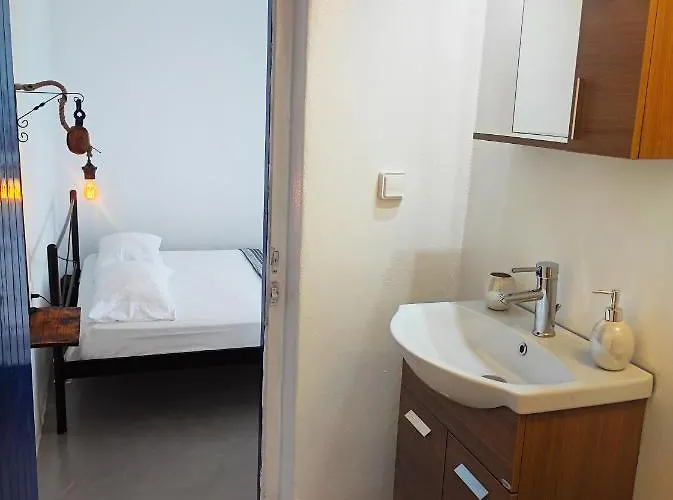 Prickly Pear House Pensionat Plaka (Milos)